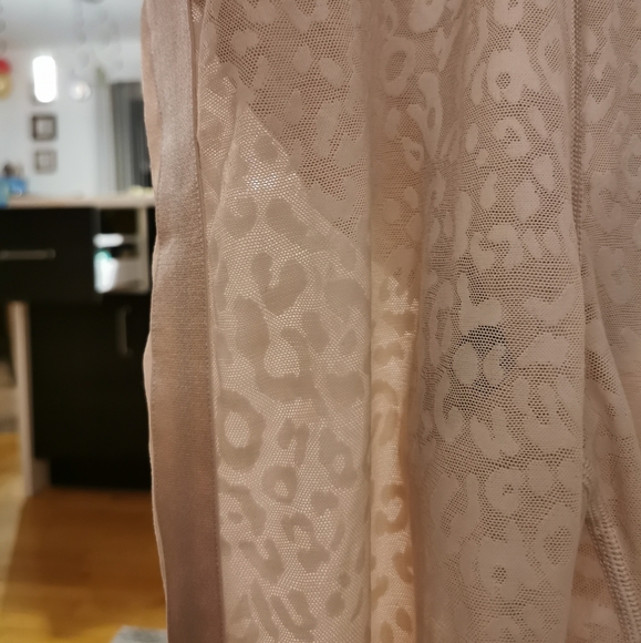 Victoria Secret Performance Lace Mesh Crop and Legging Set - Picture 9 of 9